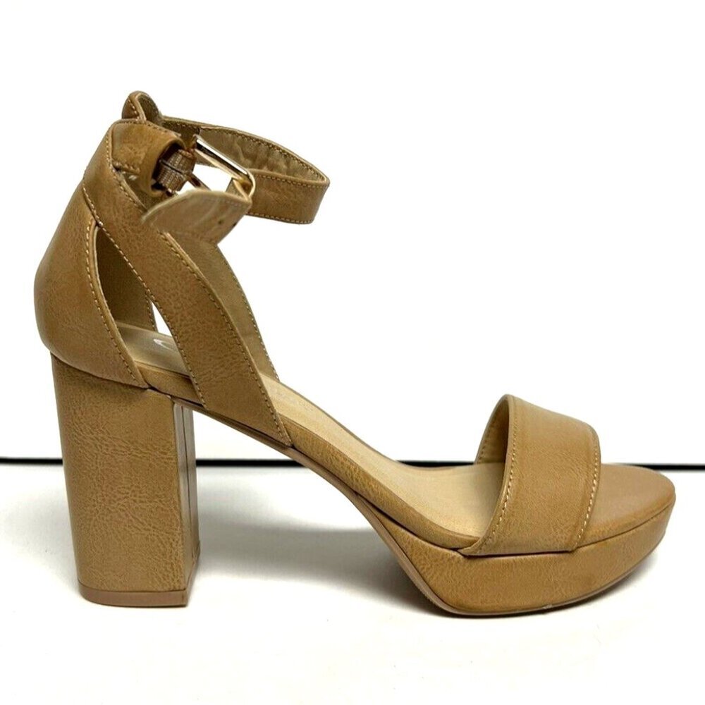 Chinese Laundry Women's Go On Heeled Sandals Brown, Size 7 M